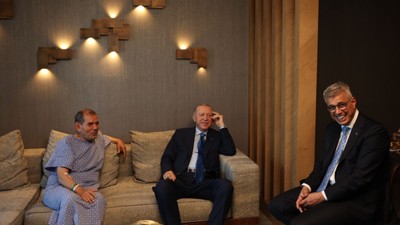 Cumhurbaşkanı Erdoğan ameliyat olan Dursun Özbek'i ziyaret etti