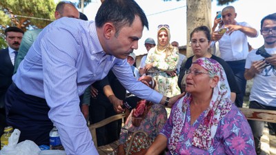 Bakan Murat Kurum, orman yangınında zarar gören köyleri ziyaret etti