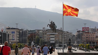 Kuzey Makedonya'da bekarlık vergisi yolda! Başbakan duyurdu