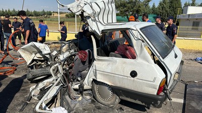 Otomobilin kamyonla çarpıştığı kazada baba ve kızı hayatını kaybetti