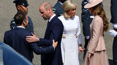 Macron çifti bir kez daha gündem oldu: Brigitte, eşini görmezden geldi