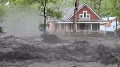 New Mexico’yu ani sel vurdu: Texas'ta yüzlerce insan hayatını kaybetti