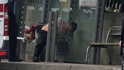 Taburcu edildikten sonra hastaneden çıktı: Otobüs durağında hayatını kaybetti