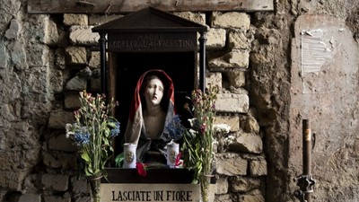 Napoli’de Madonna heykeli Filistinli kadına dönüştürüldü