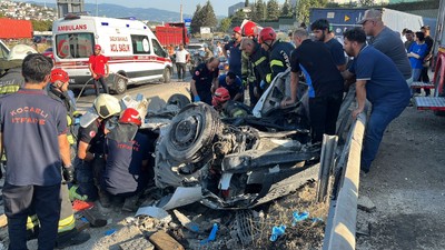 Kocaeli D-100'de zincirleme kaza 5 ölü