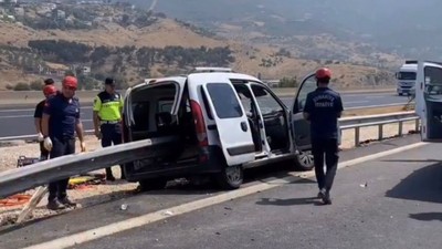 Osmaniye'de can kayıplı korkunç kaza! Bariyer motordan girdi bagajdan çıktı