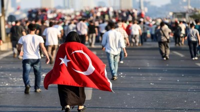 Siyasilerden 15 Temmuz mesajları: Milletimizin imanı ve cesareti bir kere daha tarih yazdı