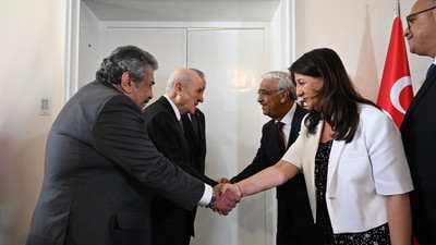 DEM Heyeti Meclis'te MHP lideri Devlet Bahçeli'yi ziyaret etti
