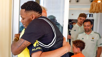 Jhon Duran Fenerbahçe'nin Portekiz kampına katıldı