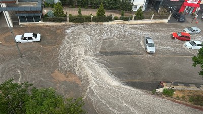 Ankara'da sağanak: Yollar göle döndü