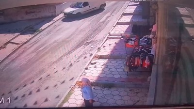 Arnavutköy'de freni boşalan teknik servis aracından personel kendini attı