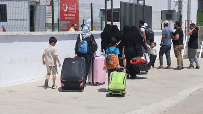 Çifte vatandaşlığı bulunan Suriyeliler Civegözü'nde yoğunluk oluşturdu