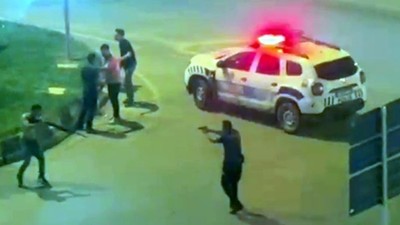 Muş'ta silahlı, sopalı kavga kamerada