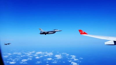 Cumhurbaşkanı Erdoğan'ı KKTC'de F-16'lar karşıladı