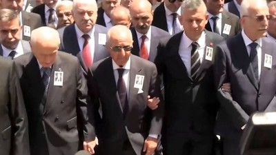 Altan Öymen'e TBMM'de veda! Devlet Bahçeli ile Hikmet Çetin el ele yürüdü
