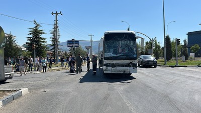 Servis otobüsü tankerle çarpıştı: 35 kişi yaralandı