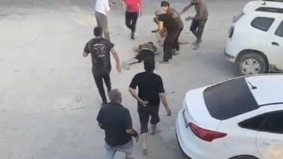 Kavgayı ayırmaya çalışanlara bıçaklı saldırı kamerada: 1 ölü, 3 yaralı