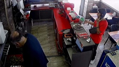 Esenyurt’ta dükkandaki sadaka kutusunu çalan şüpheli kamerada