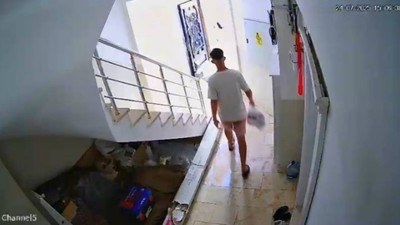 Gaziosmanpaşa'da beğendiği ayakkabıları poşete koyup kaçtı