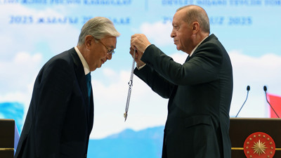 Cumhurbaşkanı Erdoğan tarafından Kazakistan Cumhurbaşkanı Tokayev’e Devlet Nişanı tevcih edildi