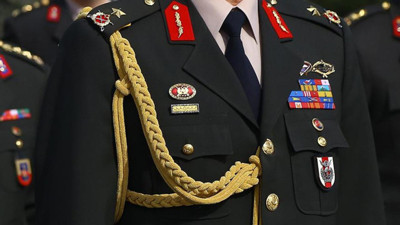 21 general ve albay bir üst rütbeye terfi etti