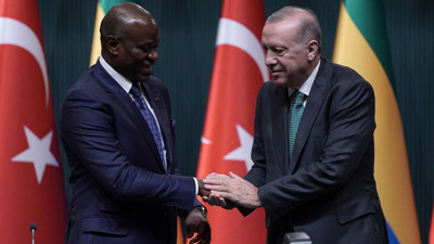 Cumhurbaşkanı Erdoğan ve Gabon Cumhurbaşkanı ile ortak açıklama yapıyor