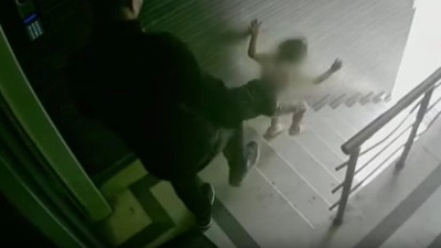 3 yaşındaki kızına tekme atıp merdivenlerden aşağı düşüren baba için istenen ceza belli oldu