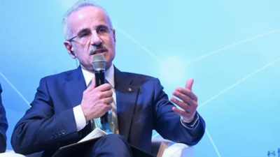 Bakan Uraloğlu, uçaklarda powerbank kullanımına yasak getirilmesini önerdi