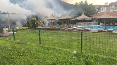 Balıkkesir Erdek'te otel bahçesinde yangın çıktı