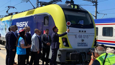 Çin-Türkiye demir yolu hattının ilk yük treni Avrupa'ya gitmek üzere Türkiye'ye ulaştı