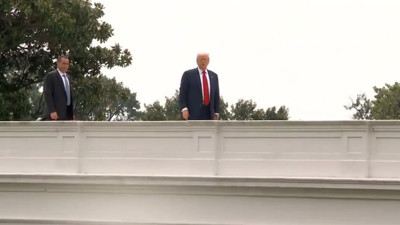 Trump, Beyaz Saray'ın çatısına çıktı, neden diye sorulunca 'yürüyüş' dedi