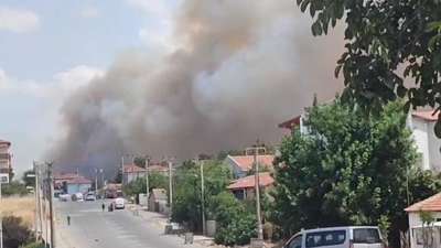 Edirne'de yangın ormana sıçradı, söndürmek için havadan ve karadan gerekli müdahale yapılıyor