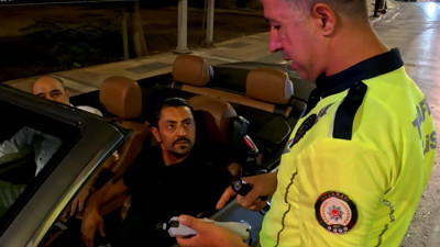Ehliyetine el konuşan gubetçi işini parayla çözmeye çalıştı: Ben bu ülkede 6 ay nasıl duracağım