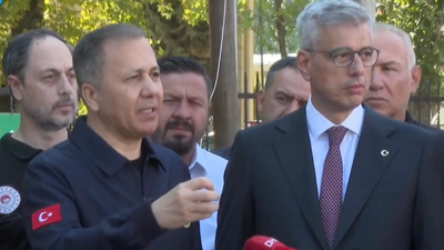 Bakanlar Yerlikaya ve Memişoğlu, deprem bölgesi Balıkesir Sındırgı'da açıklamalarda bulundu