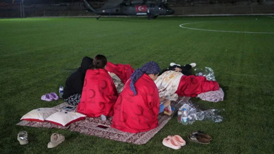 Deprem'in ardından vatandaşlar parklarda sabahladılar