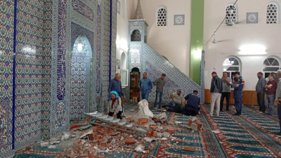 Manisa'da deprem sonrası hasarlı camiye giren bir kişi öldü