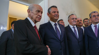 Özgür Özel'den Devlet Bahçeli'nin mesajına yanıt geldi : 'Devlet Bey'in çağrısı kıymetlidir'