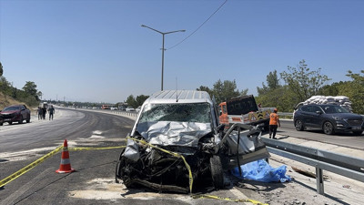 Burdur'da trafik kazası: 2 kişi hayatını kaybetti, 4 kişi yaralandı