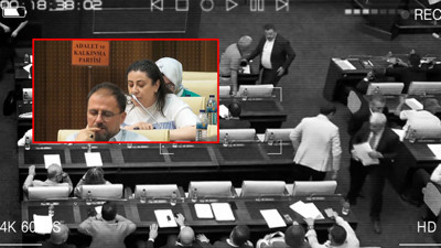 Mamak Belediye Başkanı Veli Gündüz Şahin bu sözleri duymamak için Meclis'i terk etti