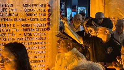 Büyük felaketin 26. yılı! Marmara Depremi'nde hayatını kaybedenler anıldı