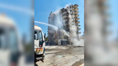 Osmaniye’de son orta hasarlı yüksek katlı binanın yıkımı yapıldı