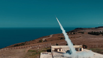 Hedefe tam isabet! Roketsan'ın TRLG-122 füzesi ilk kez hafif bir araçtan fırlatıldı