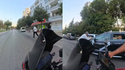 Düğün aracından para almak için metrelerce koştu, kaputa atladı