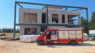 Antalya'da İşçi Merdivenden Düşerek Yaralandı