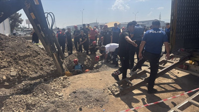 Kahramanmaraş'ta Göçük Altında Kalan İş Makinesi Operatörü Kurtarıldı