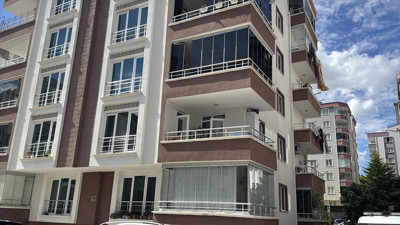 Samsun'da Perde Takarken Düşen Genç Kız Yaralandı