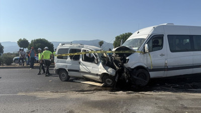 İzmir'de Trafik Kazası: 1 Ölü, 12 Yaralı