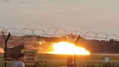 Polonya'da gösteri yapan F-16 uçağı yere çakıldı