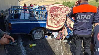 Hakkari-Van yolunda katliam gibi kaza! 4 kişi öldü!
