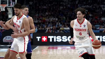 12 Dev Adam Sırbistan'ı 95-90 yenerek grubu lider tamamladı